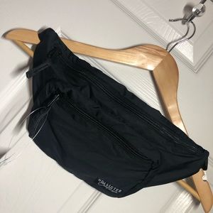 *** FREE W BUNDLES 3+*** NWT Hollister Belt Bag